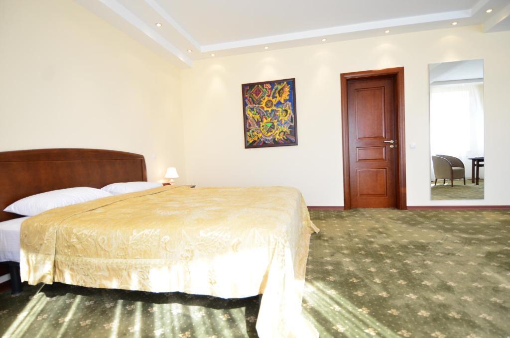 Platinum Hotel Chisinau Room photo