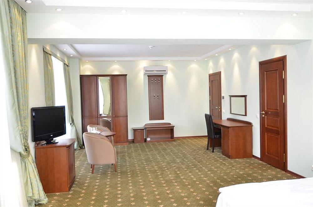 Platinum Hotel Chisinau Exterior photo
