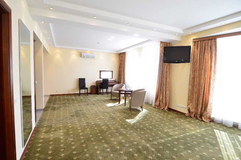 Platinum Hotel Chisinau Exterior photo