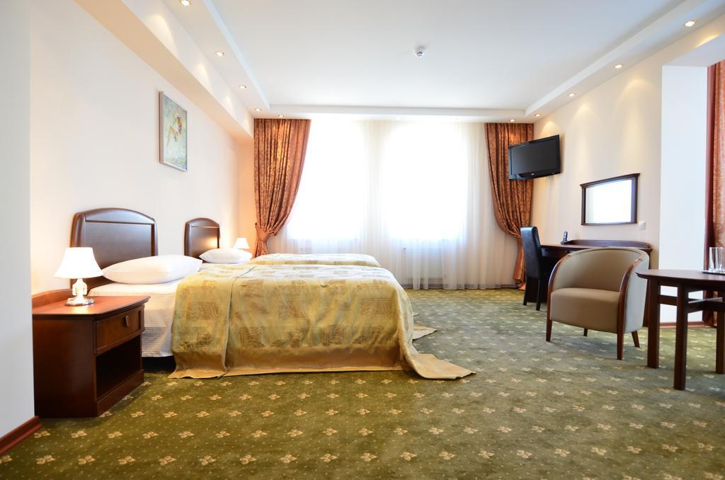 Platinum Hotel Chisinau Exterior photo