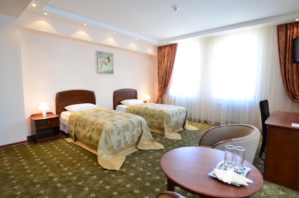 Platinum Hotel Chisinau Exterior photo