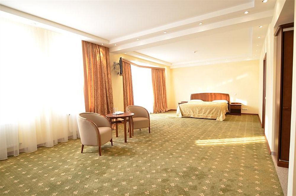 Platinum Hotel Chisinau Exterior photo