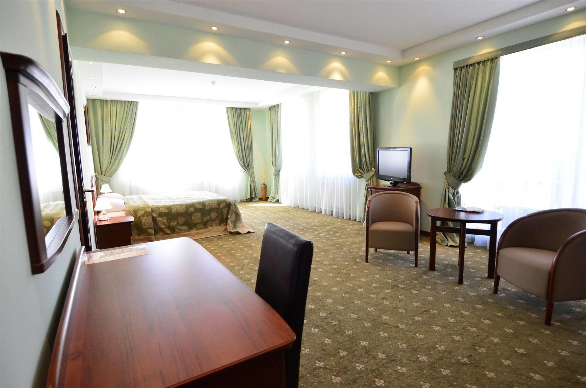 Platinum Hotel Chisinau Exterior photo