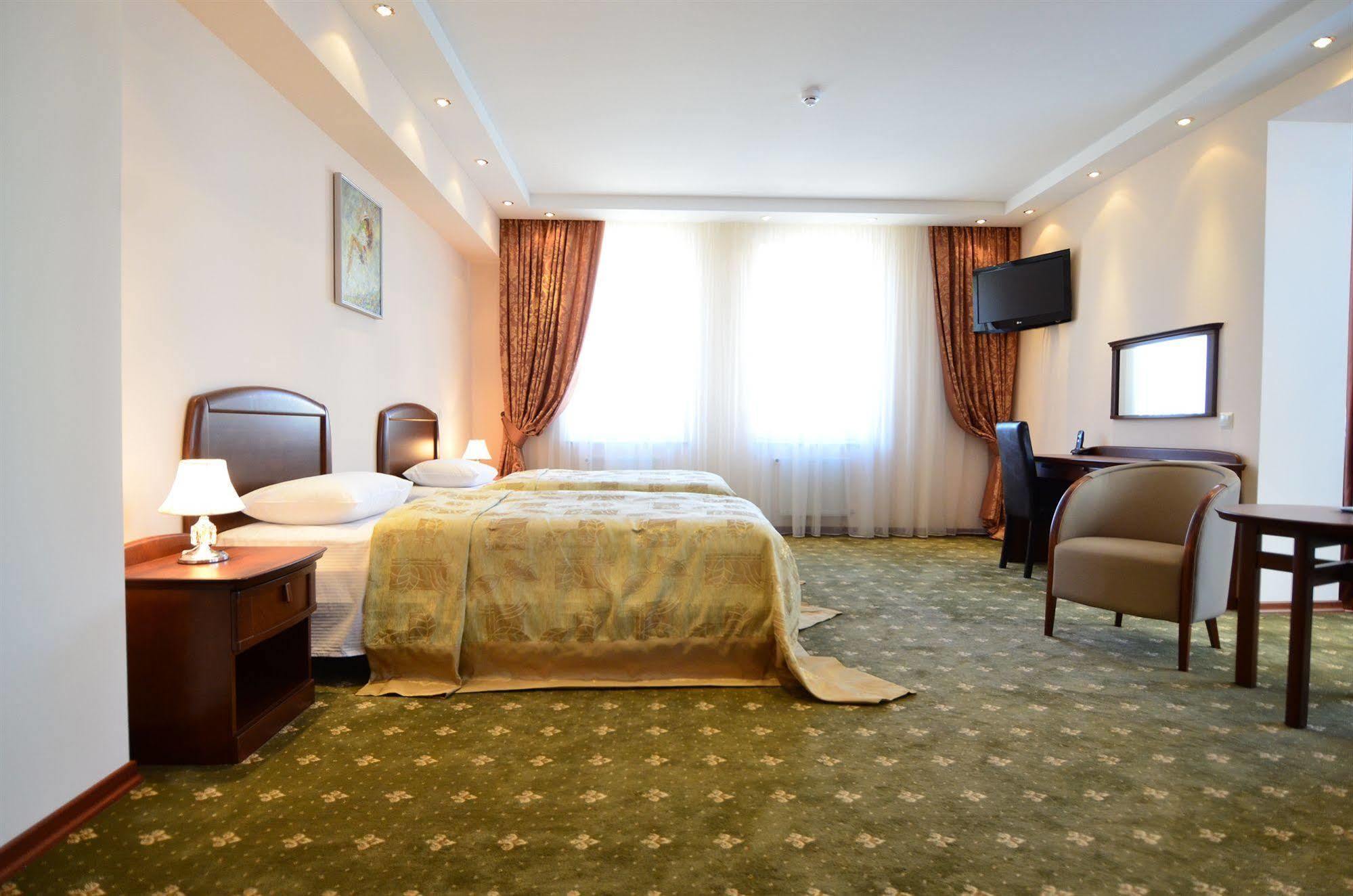 Platinum Hotel Chisinau Exterior photo