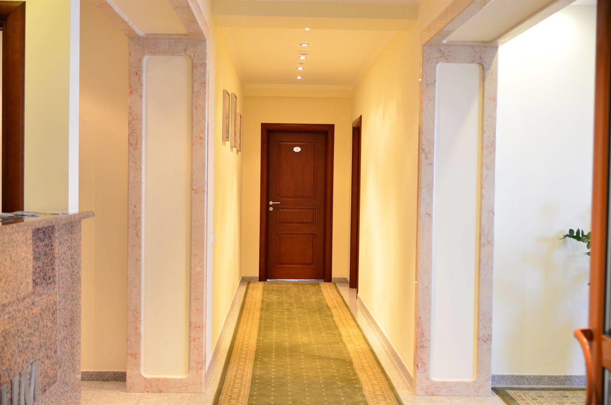 Platinum Hotel Chisinau Exterior photo